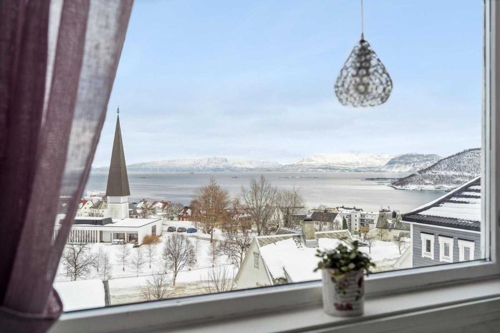 Cozy Flat Near Downtown Apartment Harstad Exterior photo